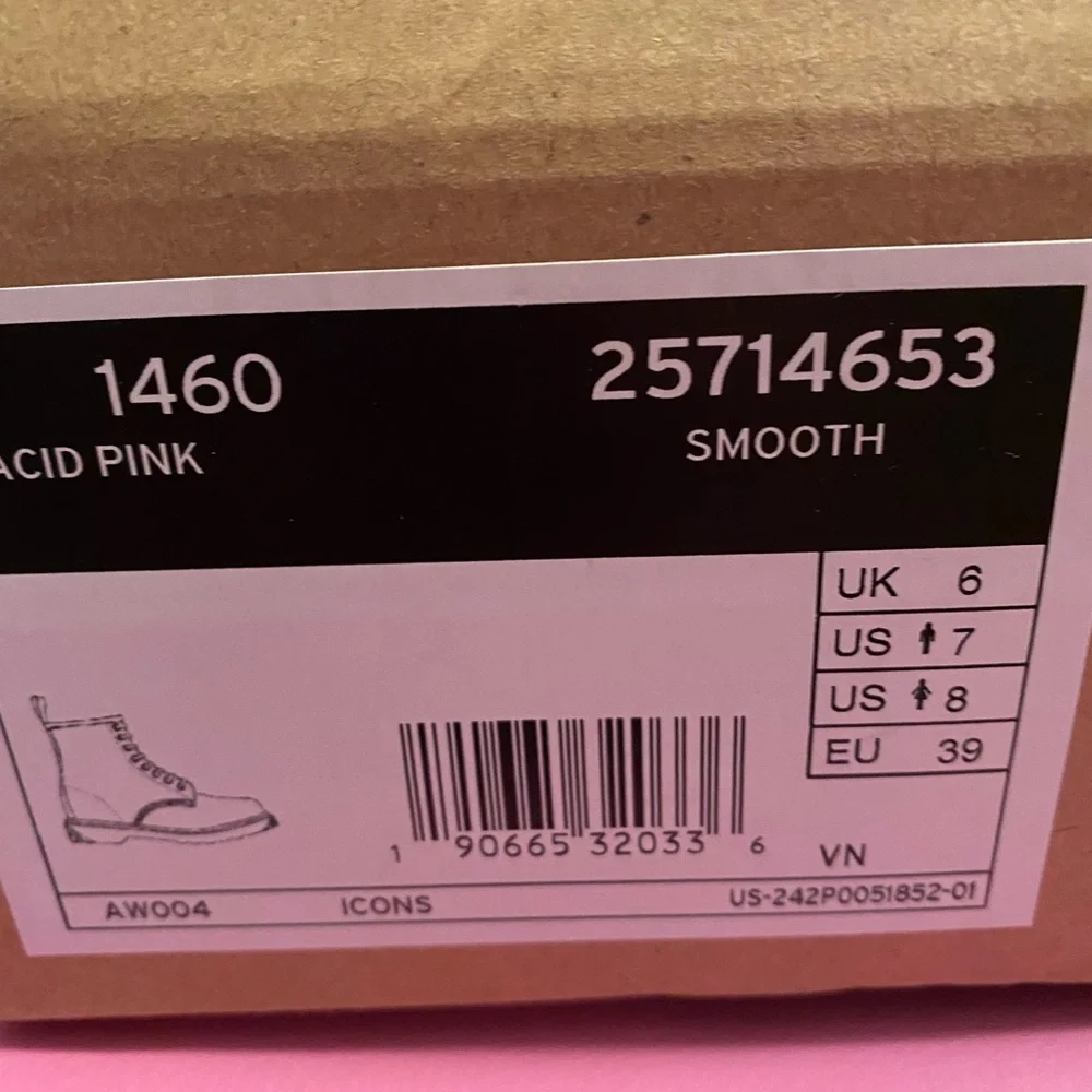 New Dr Martens pink 1460 boots. - Picture 11 of 11